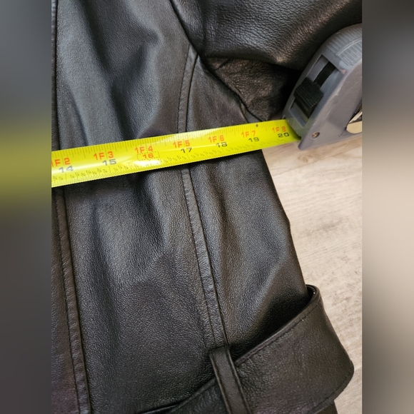 Women's Leather Jacket-Zipper and belt. - Picture 7 of 7